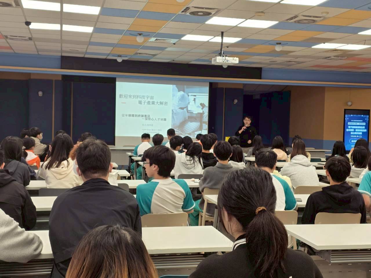 114學年度法政商職涯講座