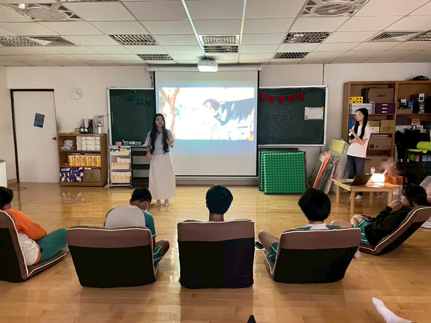 114學年度性平影劇講座 《 「應該」是你還是她——家與性別的多元模樣   》