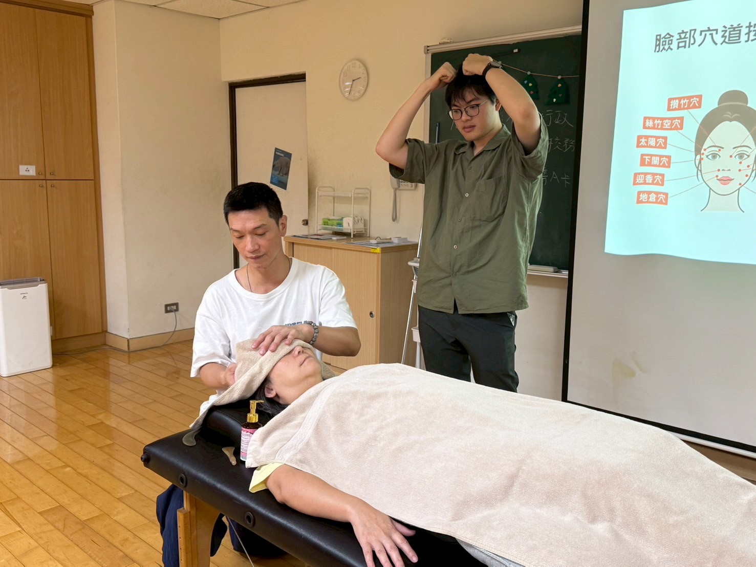 114學年度穴道舒壓與筋膜伸展Feat.西式肌肉運動按摩體