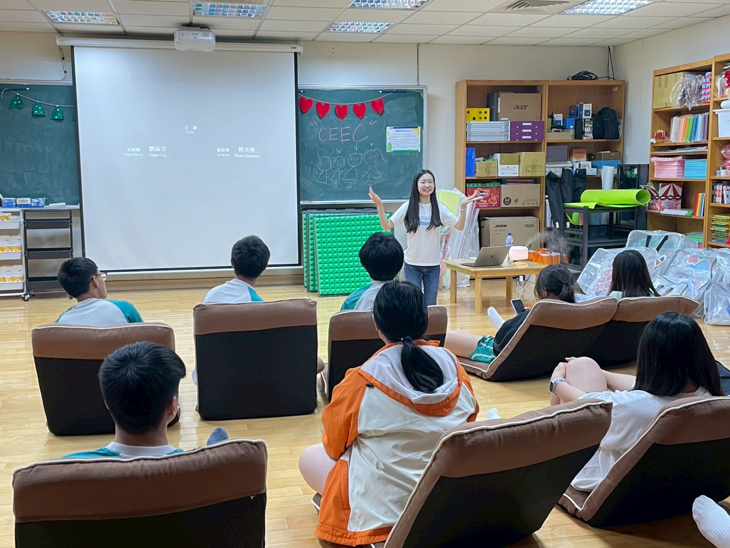 114學年度性平影劇講座 《 「應該」是你還是她——家與性別的多元模樣   》