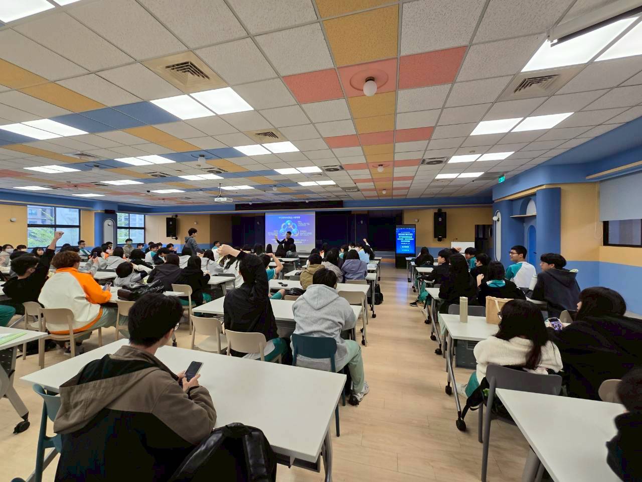 114學年度法政商職涯講座