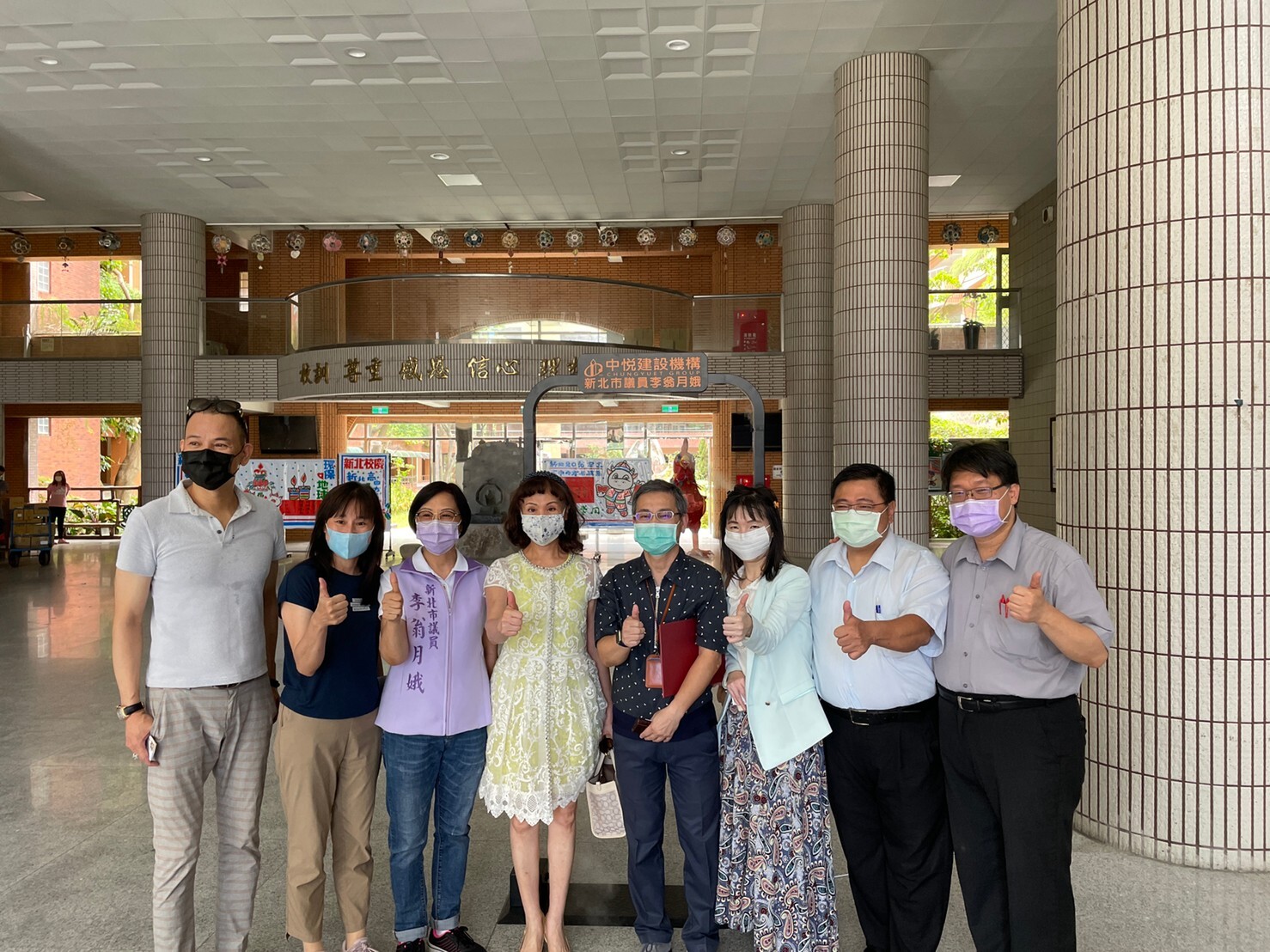 家長會長出席防疫門捐贈儀式